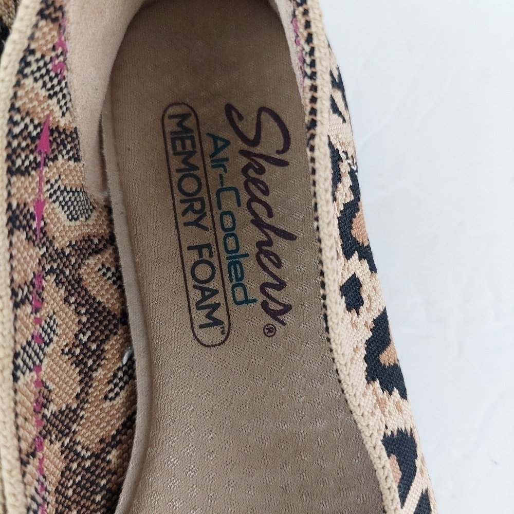 SKECHERS Women's Cleo Claw-Some Natural Leopard Print Slip-on‎ Ballet Flats 6.5. - Picture 5 of 11